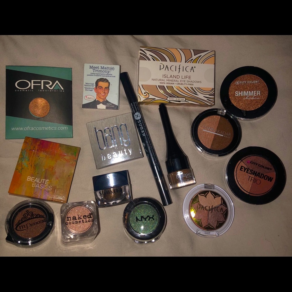 COPY - Mixed makeup: bronzer/highlighter, shadows…